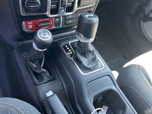 Used 2024 Jeep Wrangler Unlimited AWD/4WD image 7