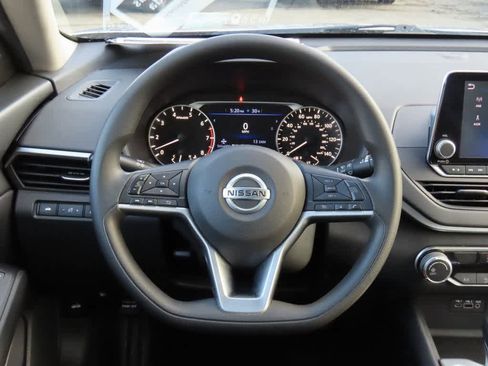 Used 2022 Nissan Altima 2.5 SV image 17