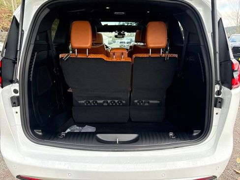 New 2026 Chrysler Pacifica Pinnacle image 13