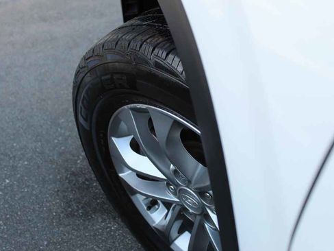 Used 2019 Hyundai Santa Fe SEL image 29