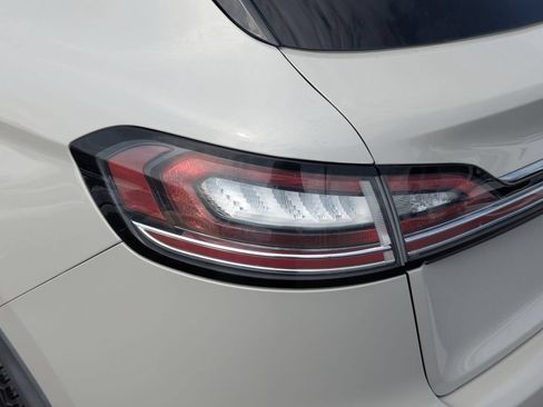 Used 2019 Lincoln Nautilus Reserve FWD image 12