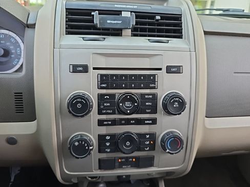 Used 2010 Ford Escape XLT AWD/4WD image 13