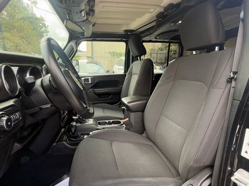 Used 2018 Jeep Wrangler Unlimited Sport S AWD/4WD image 16