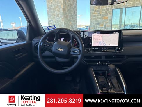 Used 2025 Chevrolet Colorado W/T image 9