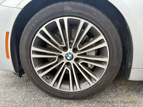 Used 2018 BMW 530i RWD image 16