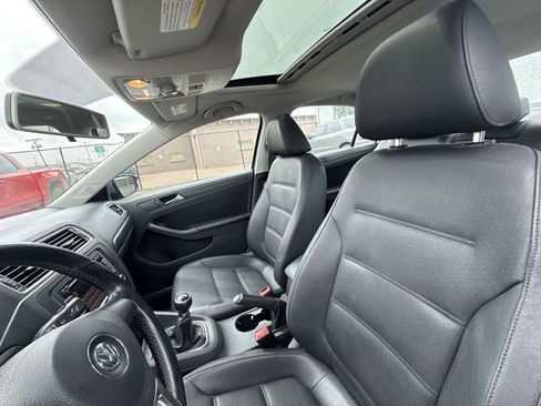 Used 2011 Volkswagen Jetta SE image 12
