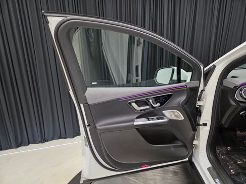 Used 2023 Mercedes-Benz EQE 500 4MATIC SUV w/ Exclusive Trim Package image 13