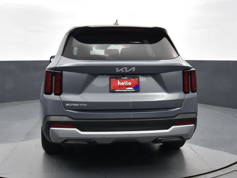 Used 2025 Kia Sorento LX image 31