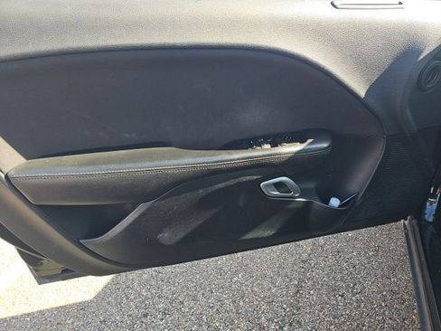 Used 2015 Dodge Challenger SXT image 16