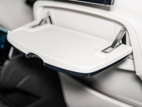 Used 2025 Bentley Bentayga Extended Wheelbase image 29