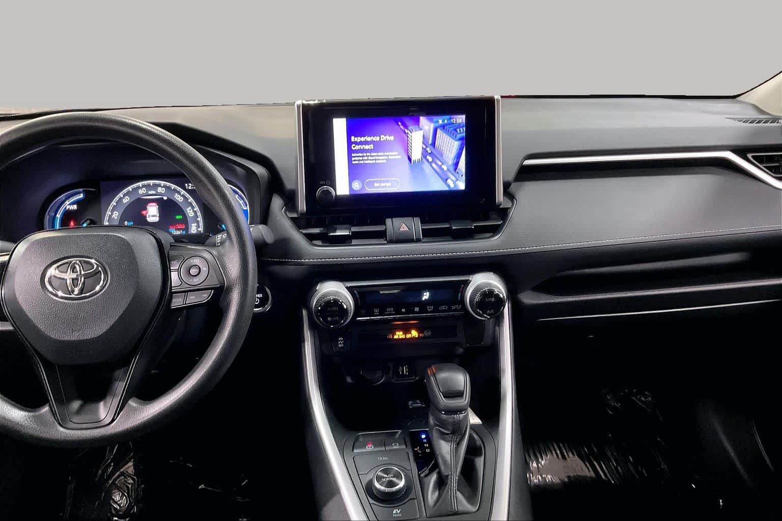 Used 2024 Toyota RAV4 XLE AWD/4WD image 7