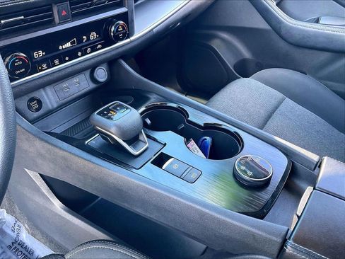 Used 2024 Nissan Rogue SV image 19