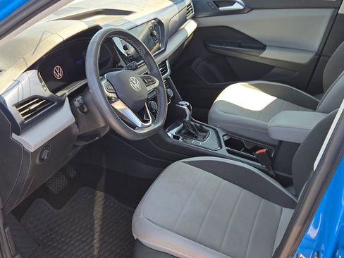 Certified 2023 Volkswagen Taos SE w/ Panoramic Sunroof Package image 7