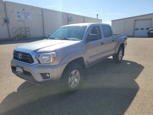 Used 2015 Toyota Tacoma 4x4 Double Cab w/ TRD Off-Road Package image 27