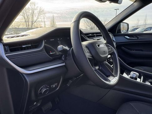 New 2025 Jeep Grand Cherokee L Altitude image 2