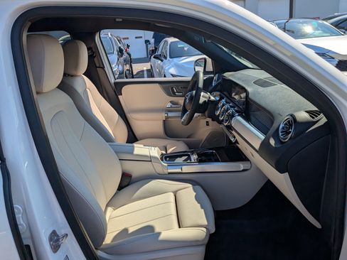 Used 2025 Mercedes-Benz GLB 250 4MATIC image 11