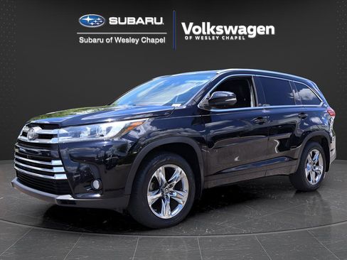 Used 2018 Toyota Highlander Limited Platinum AWD/4WD image 3