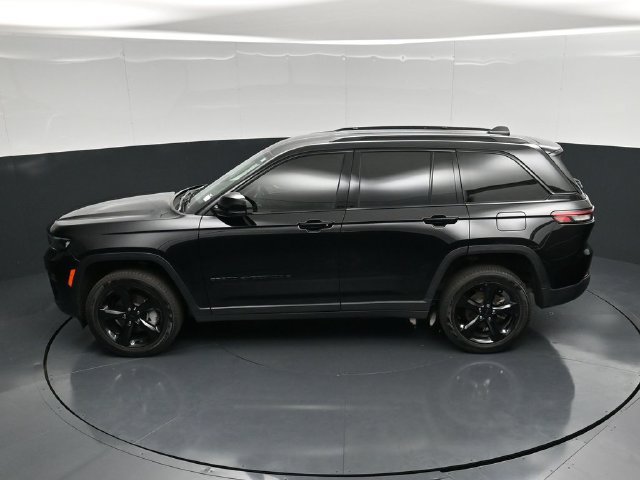 Used 2023 Jeep Grand Cherokee Limited w/ Black Appearance Package AWD/4WD image 52