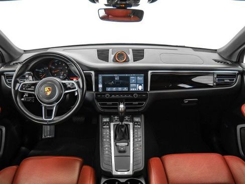 Used 2021 Porsche Macan image 12