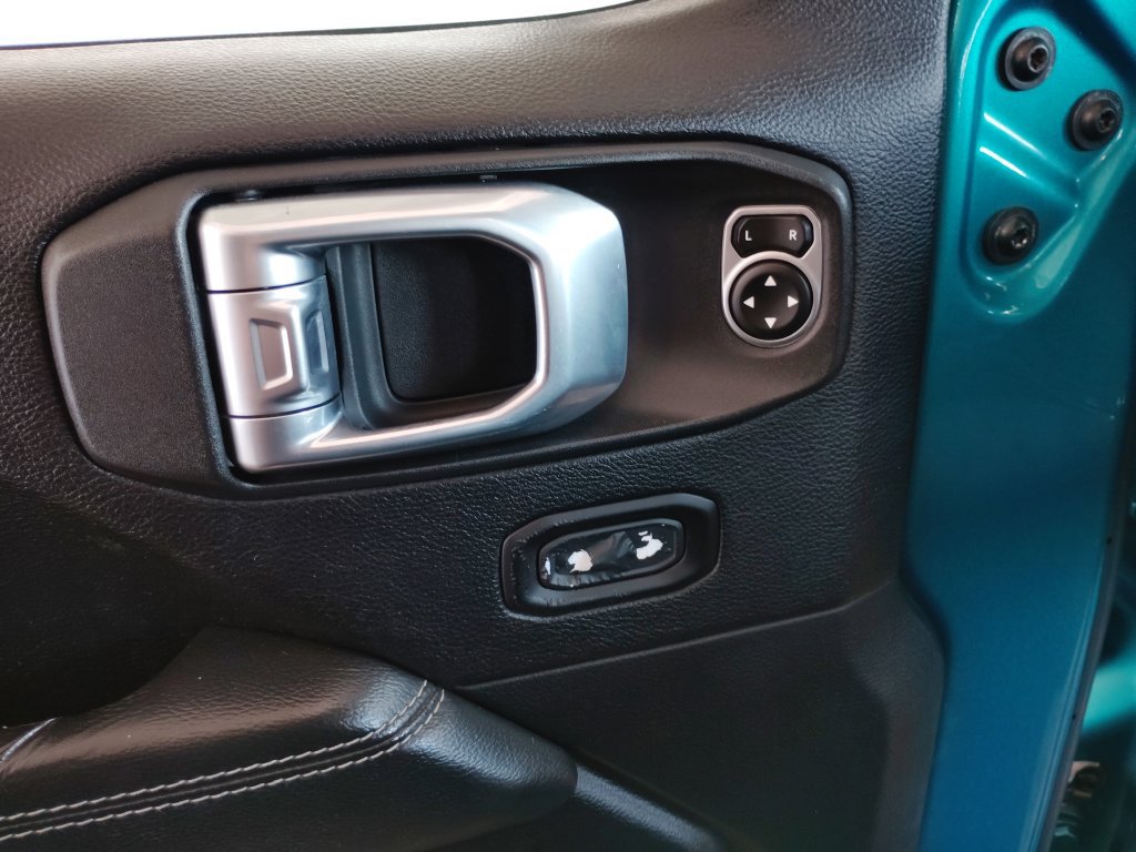 Used 2020 Jeep Wrangler Unlimited Sahara AWD/4WD image 22
