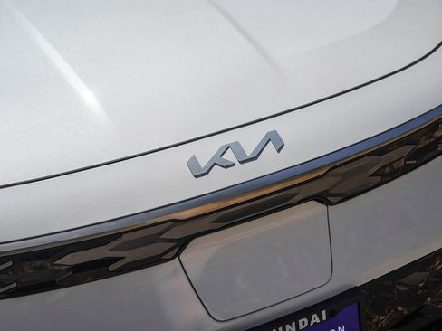 Used 2024 Kia Niro Wave FWD image 11