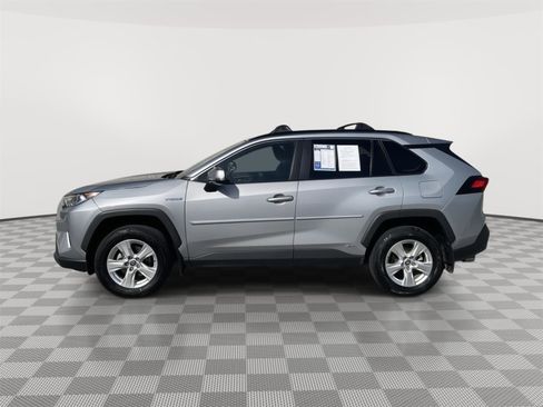 Used 2021 Toyota RAV4 XLE w/ Convenience Package image 4