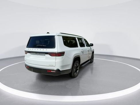 Used 2024 Jeep Wagoneer L Series III w/ Flexible Seating Group AWD/4WD image 7