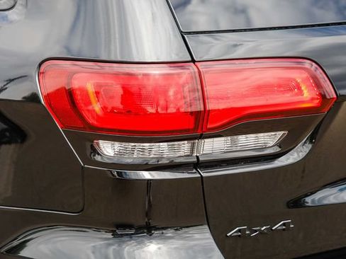 Used 2020 Jeep Grand Cherokee Altitude AWD/4WD image 10