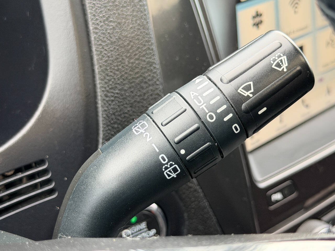 Used 2018 Ford Explorer XLT w/ XLT Appearance Package AWD/4WD image 37