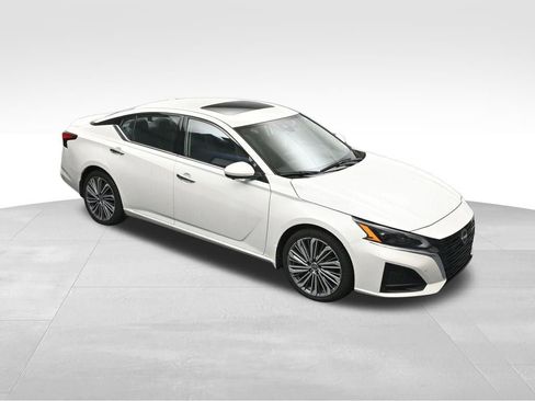 Used 2023 Nissan Altima 2.5 SL FWD image 24
