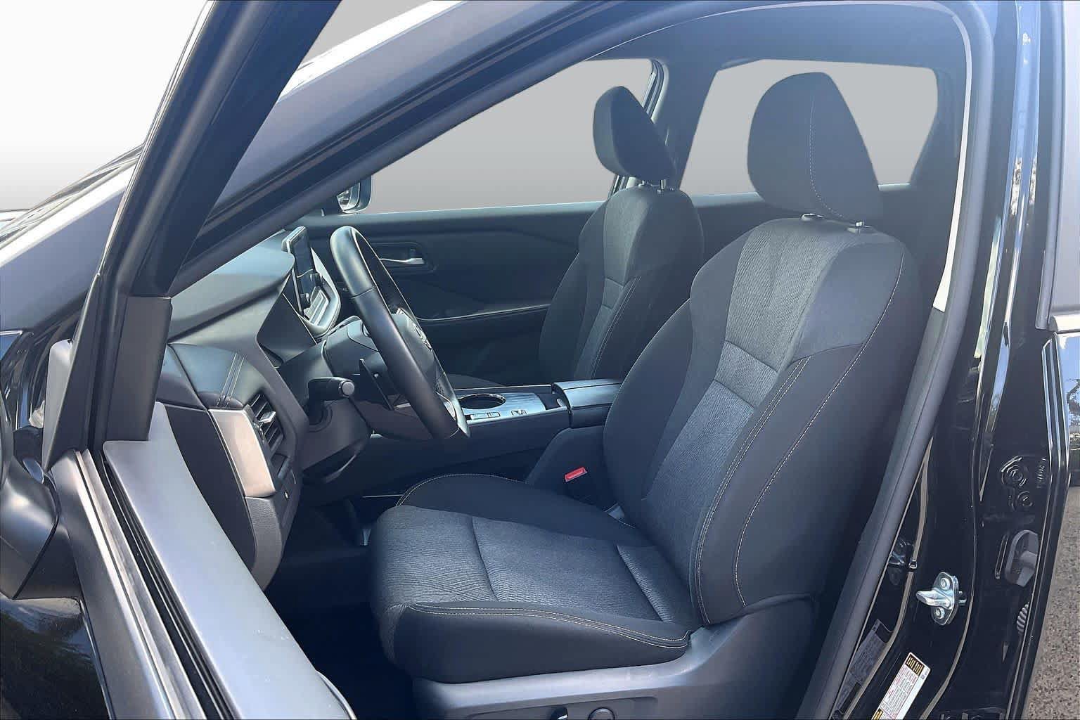 Used 2025 Nissan Rogue SV FWD image 8