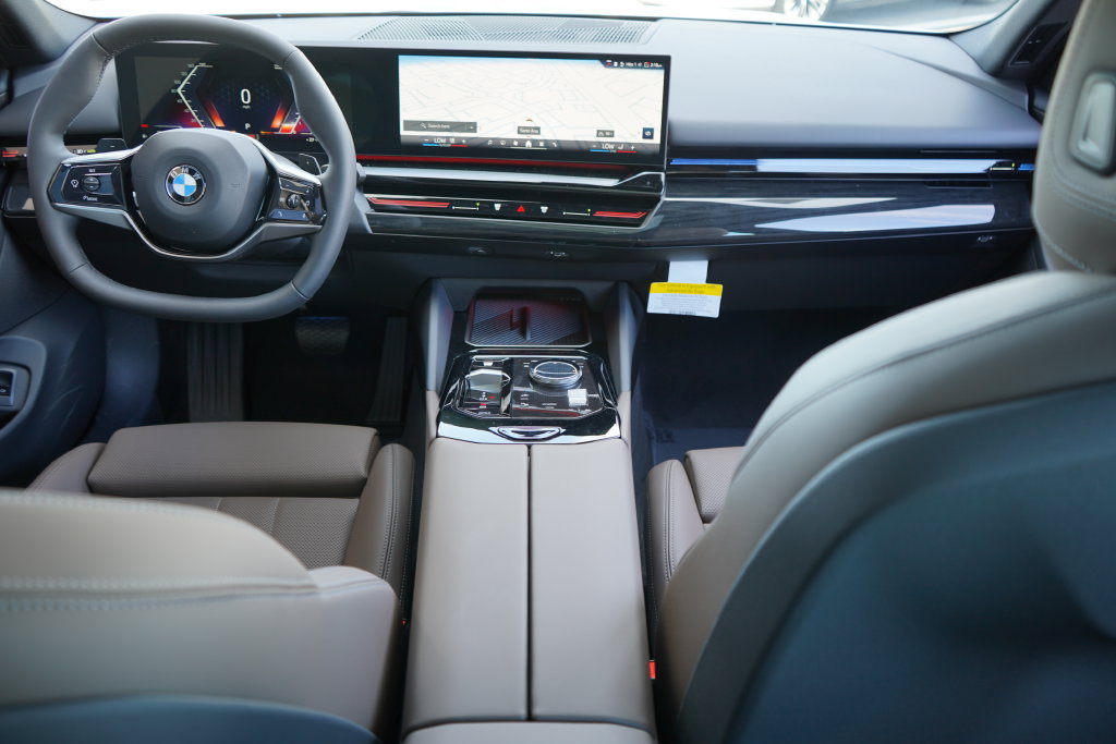 Used 2026 BMW 530i w/ Convenience Package RWD image 13