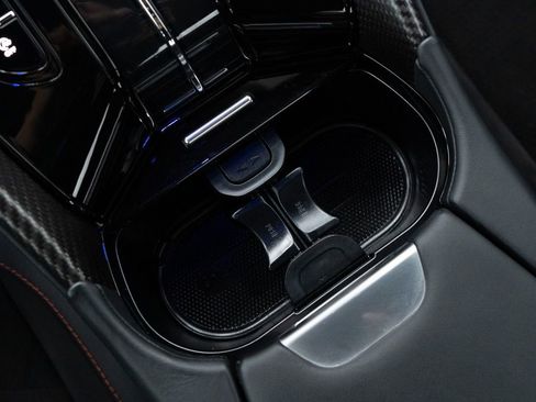 Used 2025 Aston Martin DB12 Coupe image 28