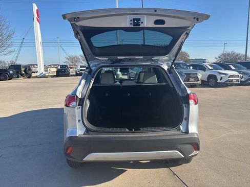 Used 2025 Toyota Corolla Cross L image 4