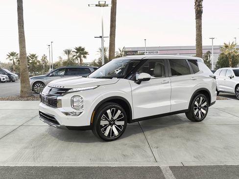 New 2026 Mitsubishi Outlander SE image 4