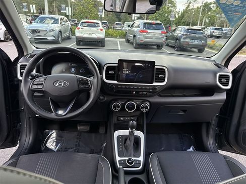 Used 2024 Hyundai Venue Limited image 37