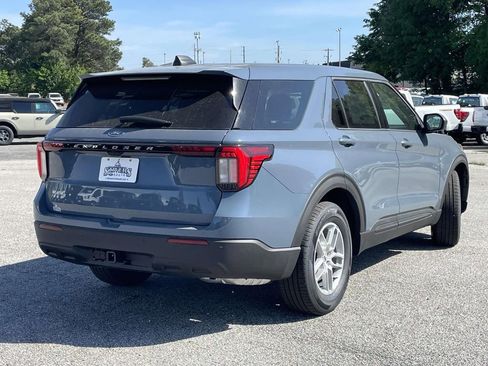 New 2026 Ford Explorer Active RWD image 3