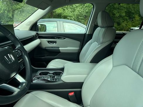 Used 2025 Honda Pilot Touring image 8