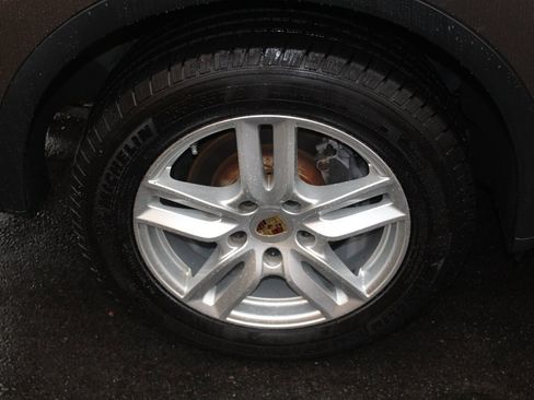 Used 2016 Porsche Cayenne image 27