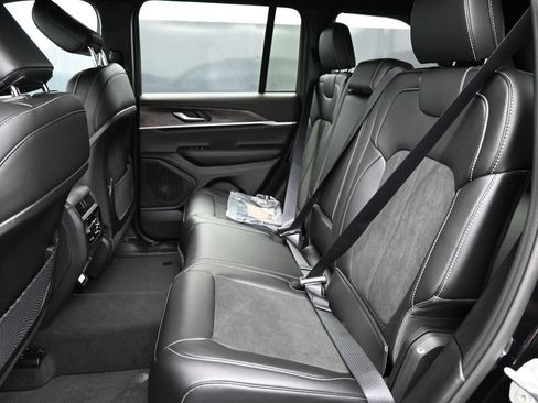 New 2026 Jeep Grand Cherokee Altitude AWD/4WD image 18