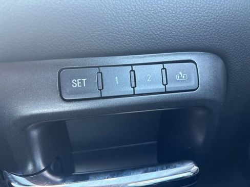 Used 2014 GMC Sierra 1500 SLT w/ SLT Crew Cab Value Package AWD/4WD image 23