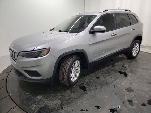 Used 2020 Jeep Cherokee Latitude w/ Cold Weather Group image 3