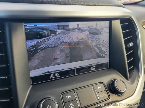 Certified 2022 GMC Acadia SLE w/ Driver Convenience Package image 15