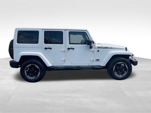 Used 2014 Jeep Wrangler Unlimited Sahara AWD/4WD image 9