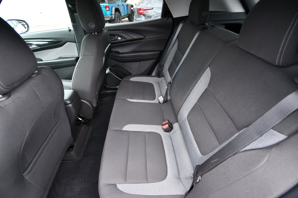 Used 2024 Chevrolet TrailBlazer LT w/ LT Cold Weather Package FWD image 16