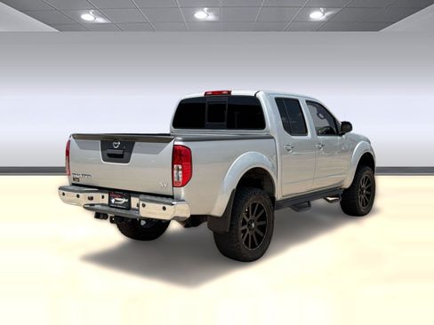 Used 2020 Nissan Frontier SV RWD image 9
