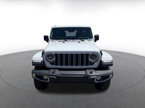 Used 2025 Jeep Wrangler Sahara image 4