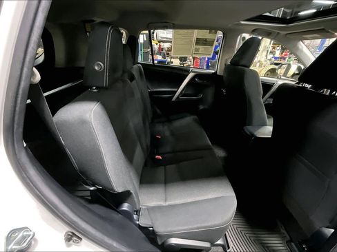 Used 2016 Toyota RAV4 XLE image 18