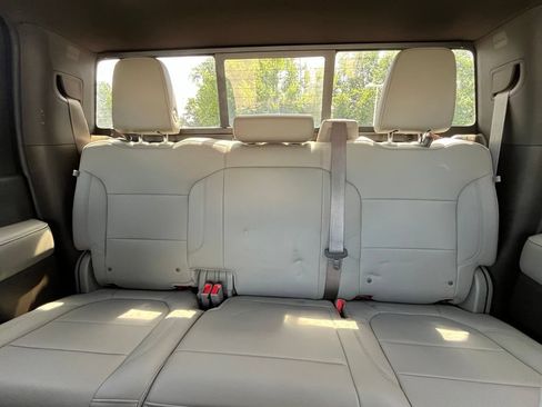 Certified 2022 GMC Sierra 2500 SLT w/ SLT Preferred Package AWD/4WD image 17