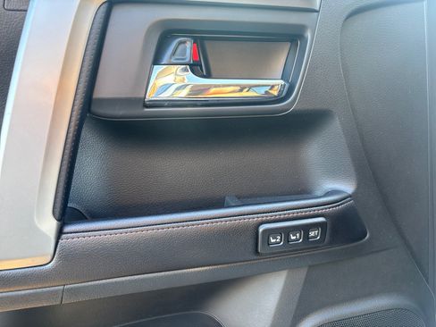 Used 2016 Toyota 4Runner Limited image 12